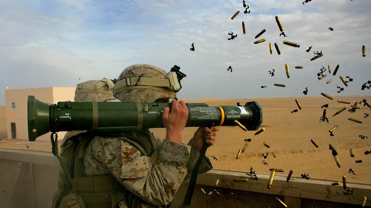 美軍陸戰隊使用AT4反戰車火箭筒(Wikipedia / Public Domain)