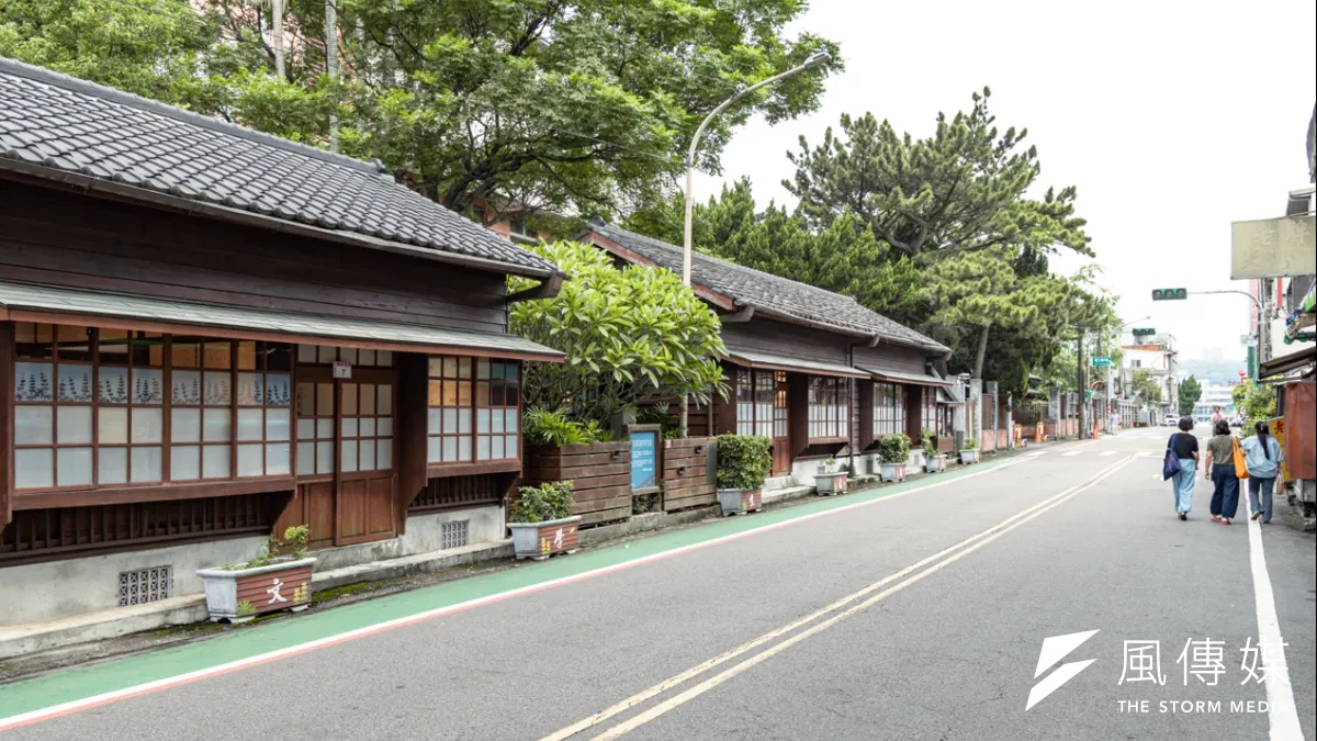 一排日式宿舍沿南龍路延伸,鍾肇政的生活路線由此展開。(攝影/吳宙棋)