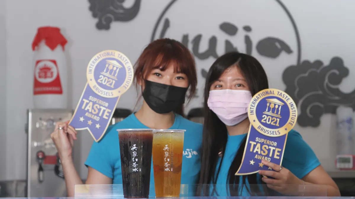 吳家紅茶冰憑著台灣的古早味茶飲,2021年獲得國際風味評鑑所3顆星肯定。(圖/吳家紅茶冰提供)