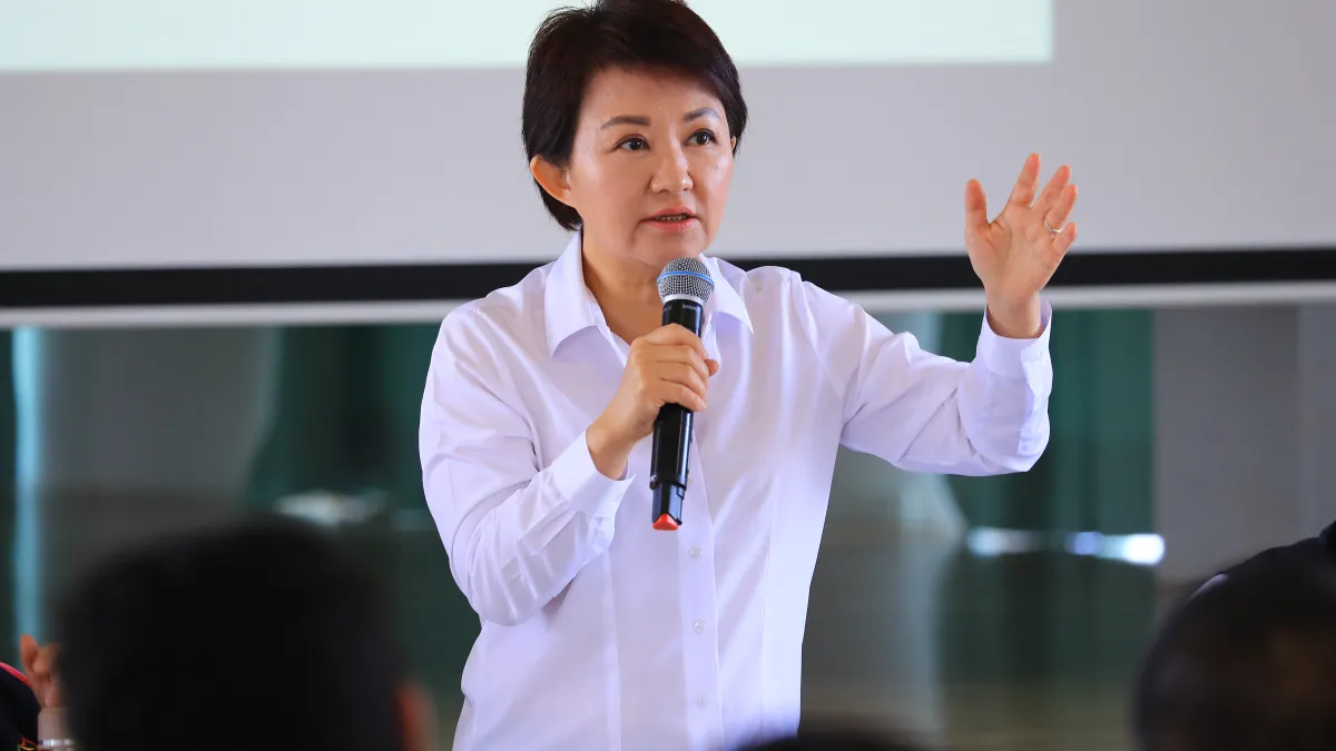 台中市長盧秀燕24日於市政會議上談話,宣示面對空污季來臨,台中市府將採取「直接開罰」、「加重處罰」2大策略,不分公私、打擊污染。(取自台中市政府網站)