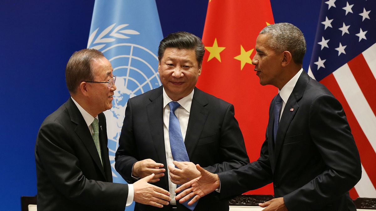 美國總統歐巴馬與中國國家主席習近平宣布正式批准《巴黎協定》(Paris Agreement),並與聯合國秘書長潘基文舉行批准文書交存儀式(美聯社) 美國總統歐巴馬與中國國家主席習近平宣布正式批准《巴黎協定》(Paris Agreement),並與聯合國秘書長潘基文舉行批准文書交存儀式(美聯社)