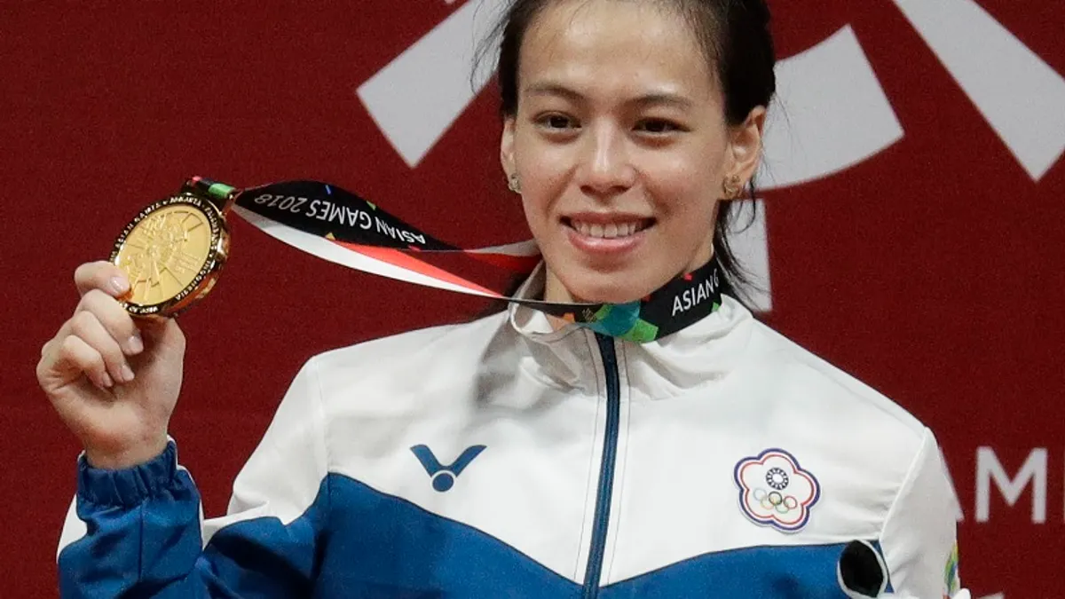 郭婞淳在拚戰東京奧運金牌前,先獲得輔仁大學教師聘書,將更安心拚戰東奧。 (美聯社)