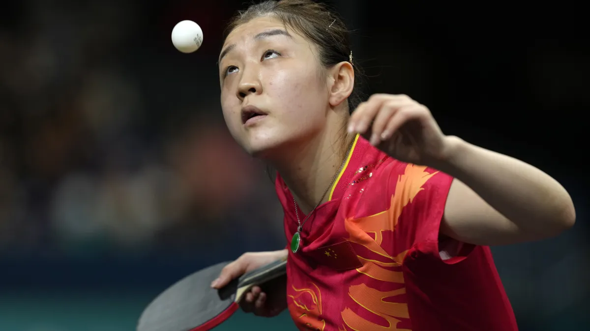 2024巴黎奧運會落下帷幕,中國獲得最多獎金的是奪得女單和女雙金牌的桌球女將陳夢,卻被隊友孫穎莎的粉絲喝倒采。(美聯社)