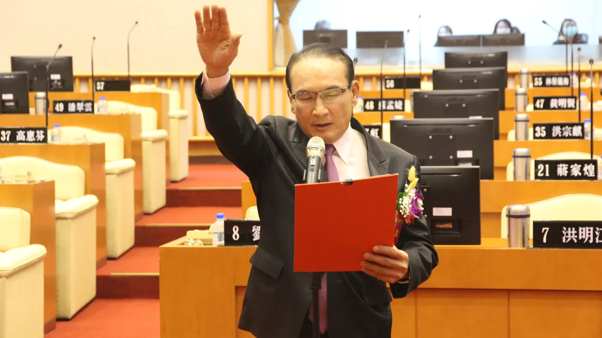 屏東縣議會第20屆第2選舉區張振亮議員宣誓就職。(圖/屏東縣議會)