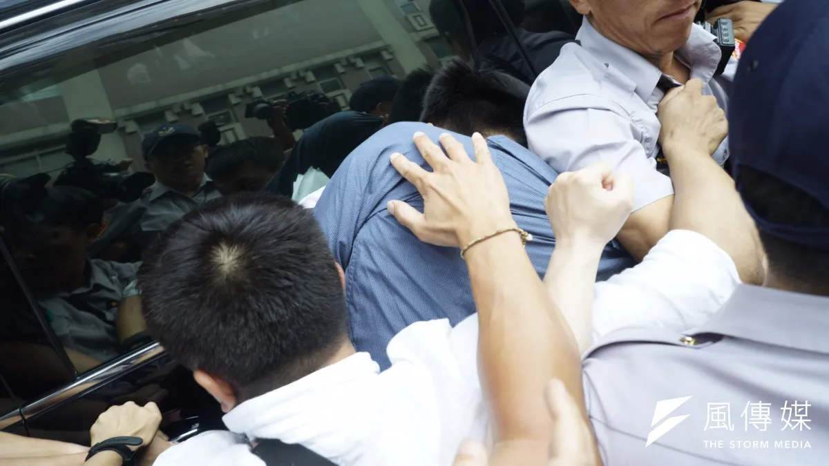 街貓大橘子案開庭,陳皓揚交保遭民眾追打。(陳明仁攝)