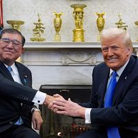 日本の専門家は、関税問題と米価の上昇が日本の政界に嵐を引き起こす可能性があると見ている。今年2月、日本の首相石破茂とアメリカの大統領トランプがホワイトハウスで会見した写真。(AP通信) 日本の専門家は、関税問題と米価の上昇が日本の政界に嵐を引き起こす可能性があると見ている。今年2月、日本の首相石破茂とアメリカの大統領トランプがホワイトハウスで会見した写真。(AP通信)