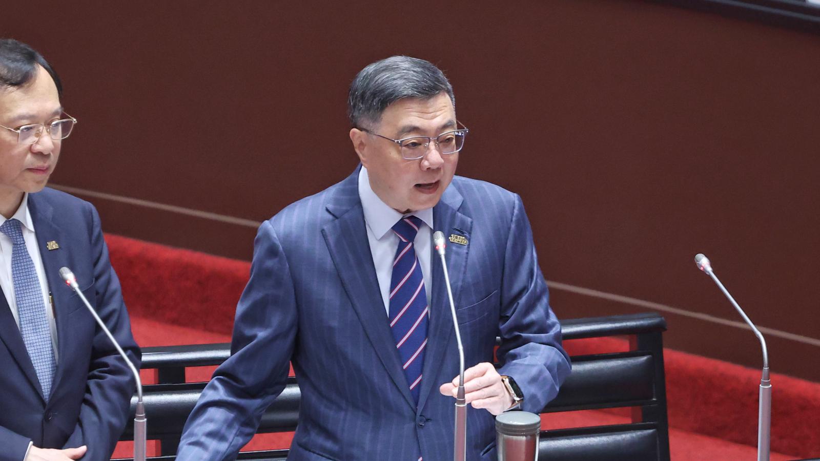 舌戰韓國瑜!不副署挨轟「讓民主腎虛」 卓榮泰反擊:先天不良就需要提補藥