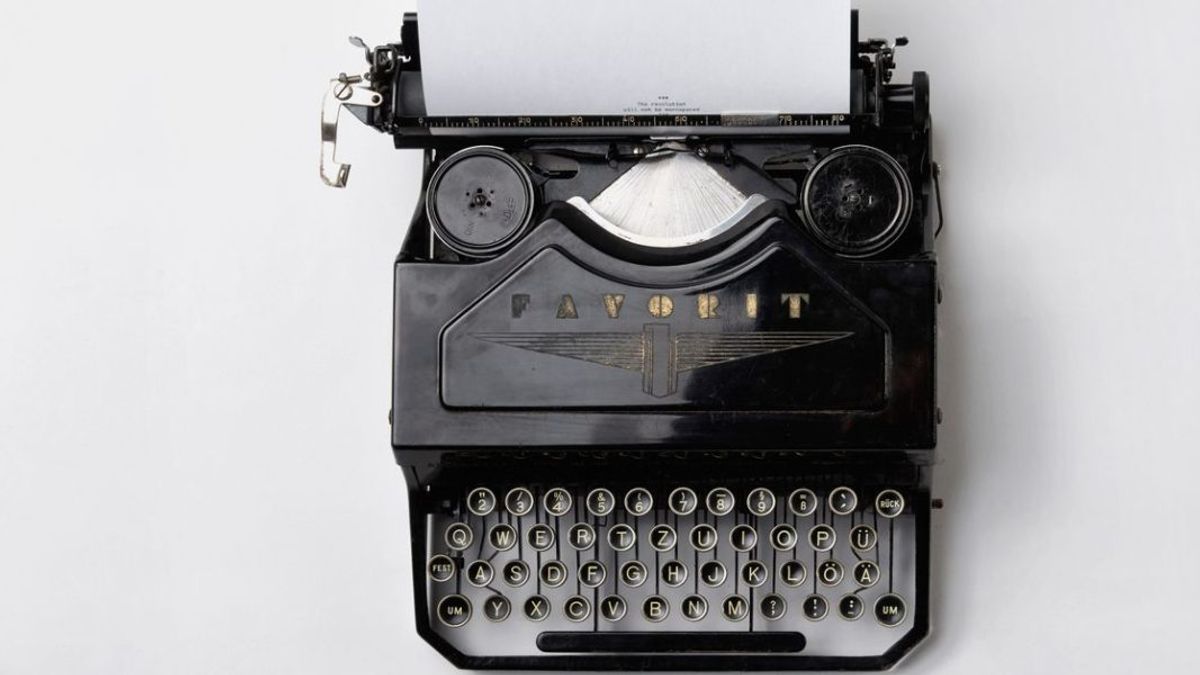 文字工作者想單純以書寫維生愈來愈難了。(圖/Florian Klauer@Unsplash) 文字工作者想單純以書寫維生愈來愈難了。(圖/Florian Klauer@Unsplash)