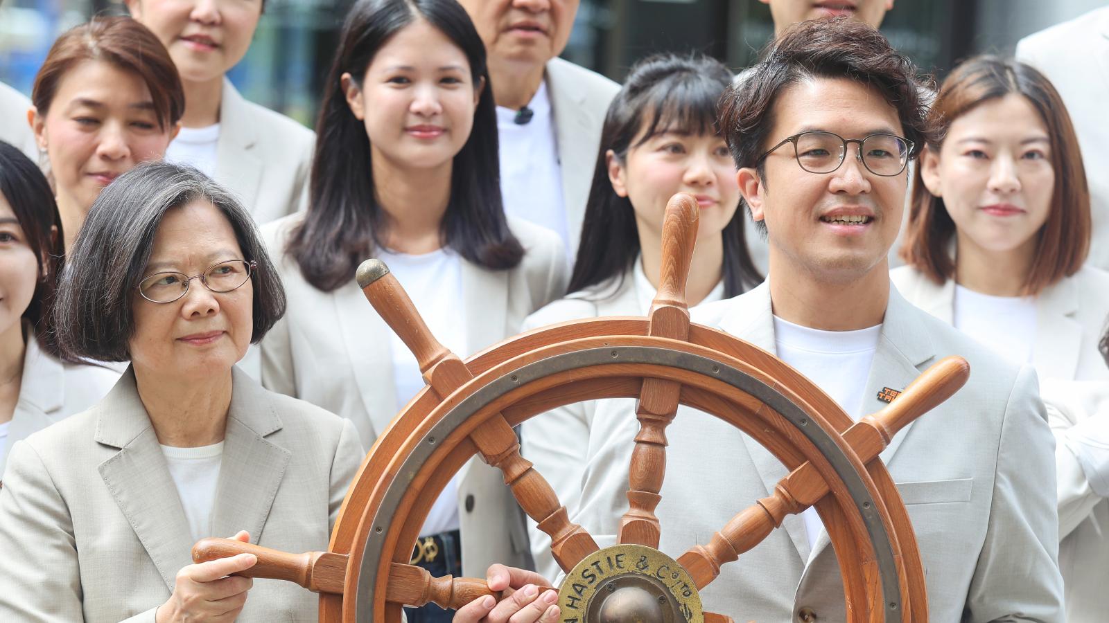 蔣萬安宣布兒留學「不領補助」滅火 沈伯洋批最大問題在市府:他兒子很優秀