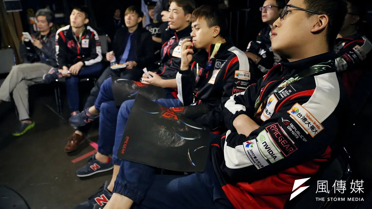 台灣電競選手在全球電競大賽逐漸嶄露頭角,但電競選手出國比賽該由文化部或是體育署協助,目前呈現三不管情形。圖為電競隊伍ahq參加2016英雄聯盟世界賽。(資料照,取自ahq臉書) 台灣電競選手在全球電競大賽逐漸嶄露頭角,但電競選手出國比賽該由文化部或是體育署協助,目前呈現三不管情形。圖為電競隊伍ahq參加2016英雄聯盟世界賽。(資料照,取自ahq臉書)