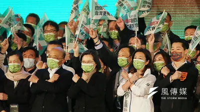 因應2022大選布局,去年底,民進黨成立選對會,由黨主席蔡英文(前左二)親任召集人,一改過去各派系代理人代表。(資料照,柯承惠攝)