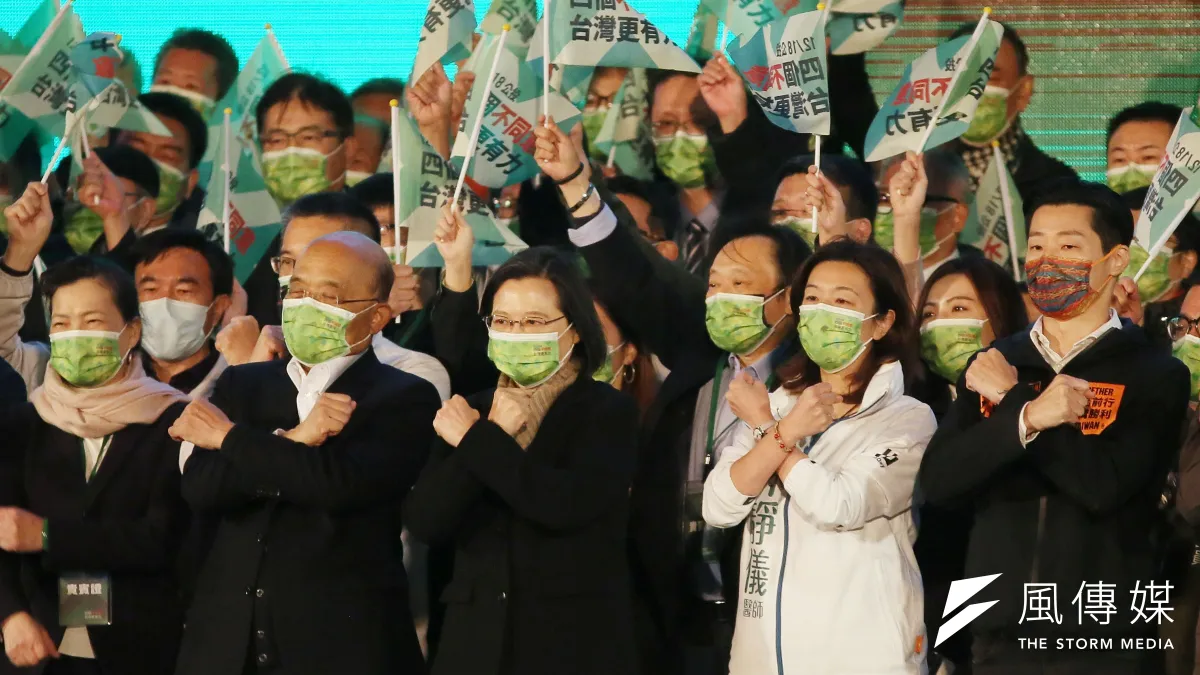 因應2022大選布局,去年底,民進黨成立選對會,由黨主席蔡英文(前左二)親任召集人,一改過去各派系代理人代表。(資料照,柯承惠攝)