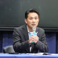 高雄市前鎮漁港斥資81億元改建卻問題叢生,國民黨文傳會主委陳以信(見圖)砲轟監院,是否敢查陳其邁?(資料照,中央社) 高雄市前鎮漁港斥資81億元改建卻問題叢生,國民黨文傳會主委陳以信(見圖)砲轟監院,是否敢查陳其邁?(資料照,中央社)