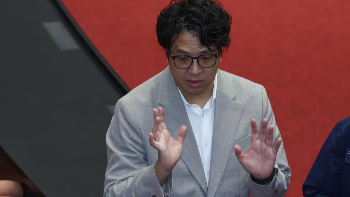 連民進黨支持者都跑票挺蔣萬安?媒體人看民調揭沈伯洋「後院失火」危機