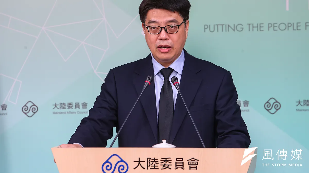 針對武漢台人包機議題,陸委會副主委邱垂正6日召開記者會說明。(顏麟宇攝) 針對武漢台人包機議題,陸委會副主委邱垂正6日召開記者會說明。(顏麟宇攝)