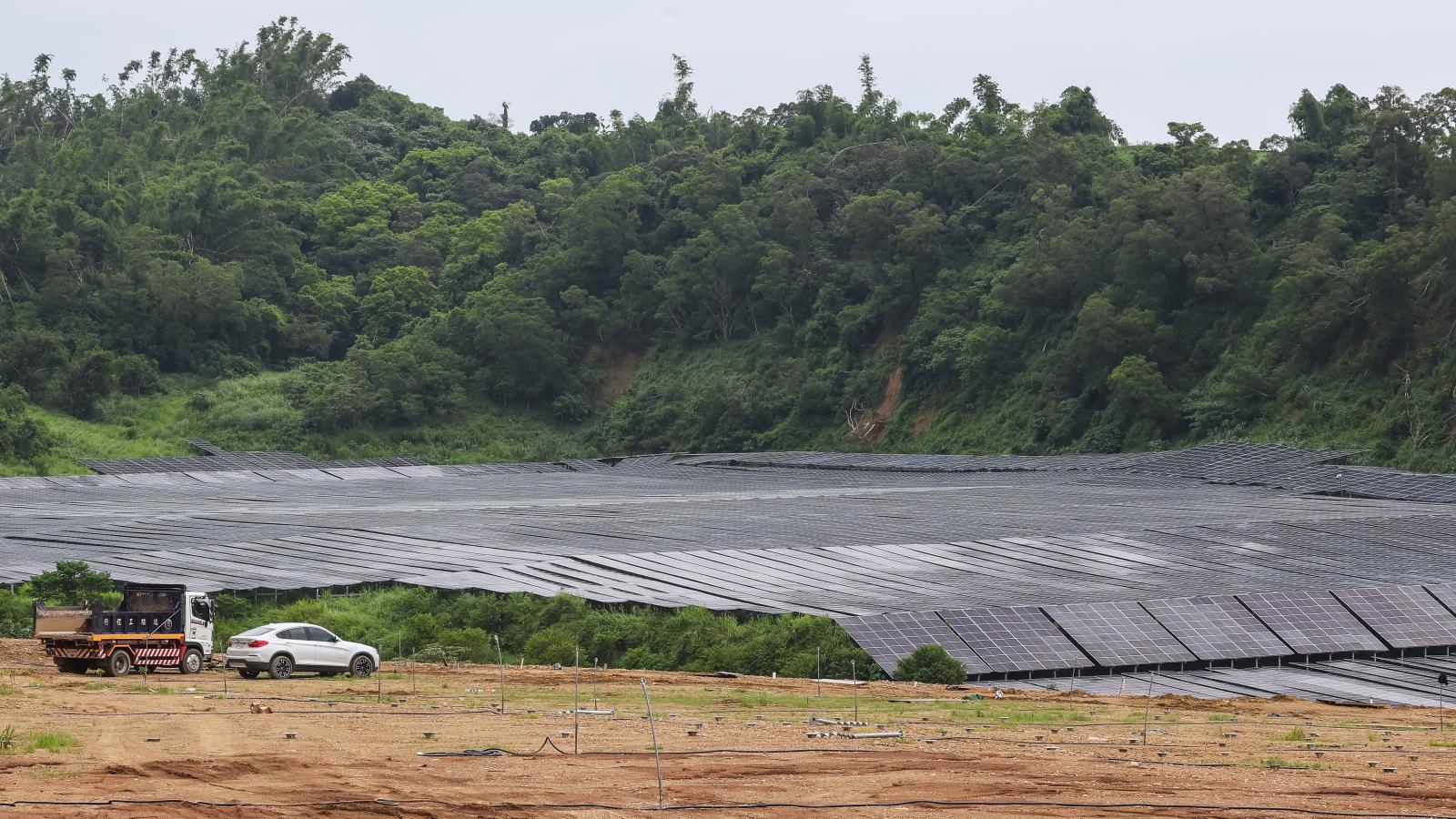 台積電供應商爆詐貸47億!台南百公頃光電場變廢墟 作家揭亂象:錯置慾望毀了綠能