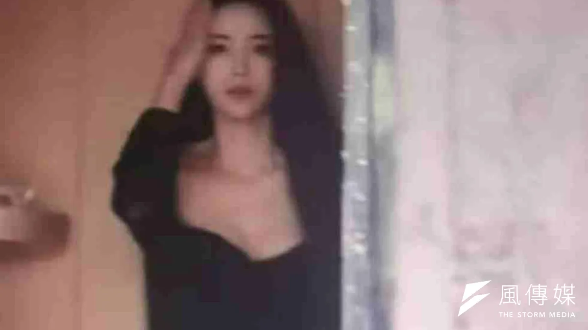 1名賣淫女子因外貌出眾爆紅,被網友封為「長沙花魁」,吸引數10名嫖客在狹窄巷弄中排隊等待。(圖/翻攝自微博)