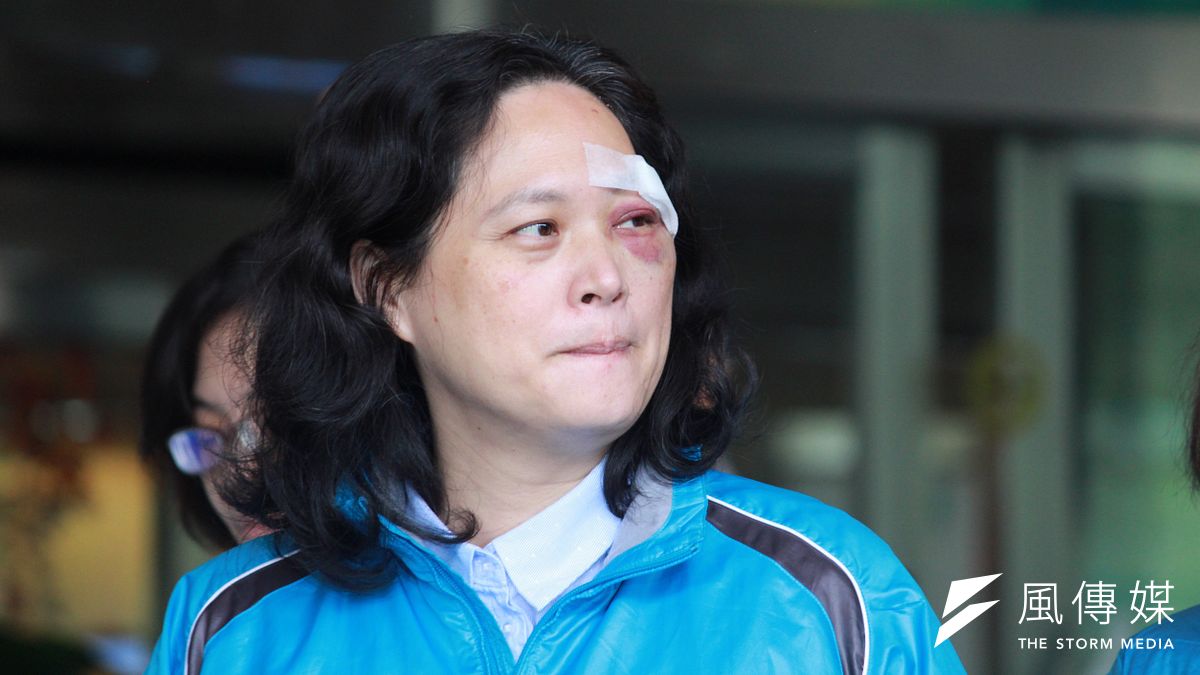 台北市勞動局長賴香伶日前遭勞運人士李明彥持鋼筋攻擊,於2日上午出院返家療養。(方炳超攝) 台北市勞動局長賴香伶日前遭勞運人士李明彥持鋼筋攻擊,於2日上午出院返家療養。(方炳超攝)