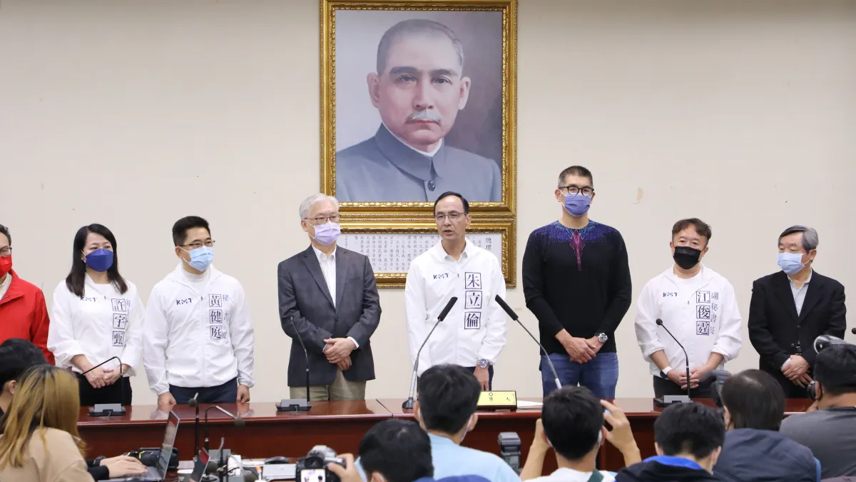 九合一選舉,國民黨贏得漂亮,原因是選民太想下架民進黨,而非國民黨多麼得人心。圖為國民黨主席朱立倫於中央黨部發表演說。(國民黨中央黨部提供)