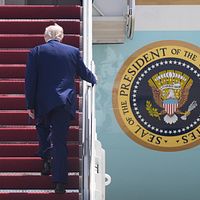 2025年5月12日。アメリカ大統領ドナルド・トランプがサウジアラビア・リヤドに向かう準備をしている。(AP) 2025年5月12日。アメリカ大統領ドナルド・トランプがサウジアラビア・リヤドに向かう準備をしている。(AP)