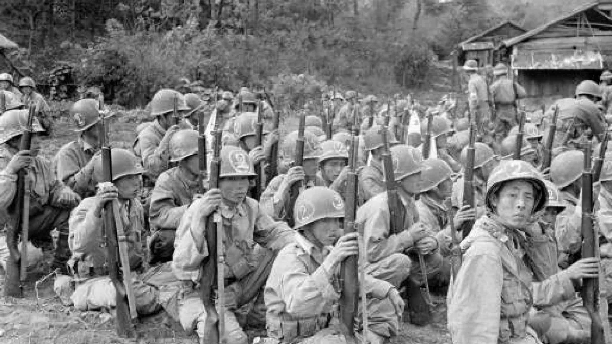 濟州島四三事件筆者認為,美軍雖未直接介入四三鎮壓,但實際掌握指揮權,藉警備隊執行作戰,為確保五一○選舉進行;此舉在冷戰背景下加劇衝突,並使事件逐步國際化。(取自百度百科)