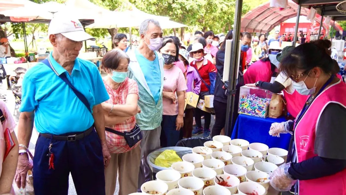 屏東縣舉辦「來食面帕粄」粄條推廣活動,吸引了大批民眾參與。(圖/屏東縣政府客家事務處提供)