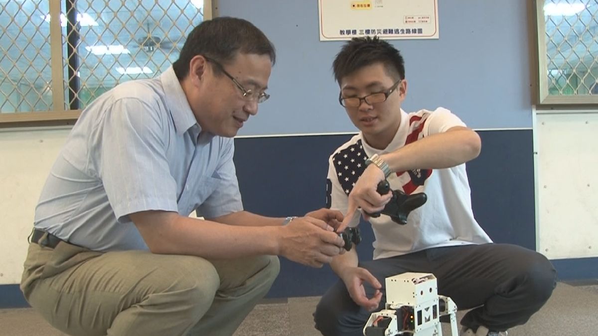 實現精彩機器人大戰 光復高中校友作品超amazing 實現精彩機器人大戰 光復高中校友作品超amazing