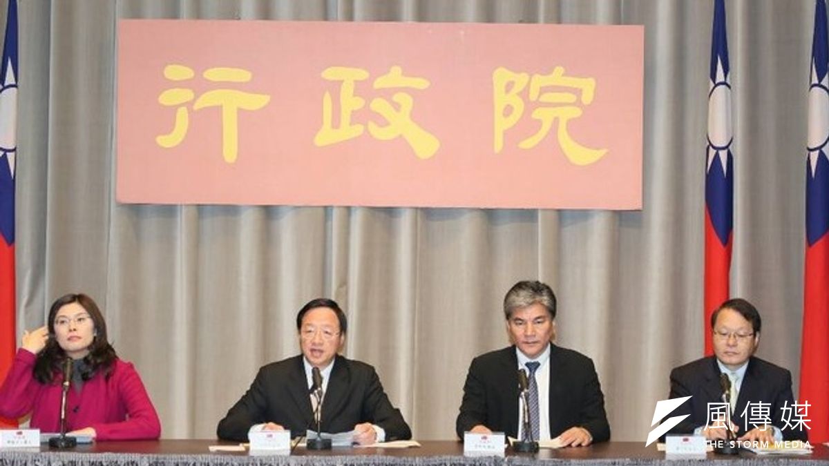 行政院長江宜樺20日上午舉行記者會,提出任內第2次覆議案。(余志偉攝) 行政院長江宜樺20日上午舉行記者會,提出任內第2次覆議案。(余志偉攝)