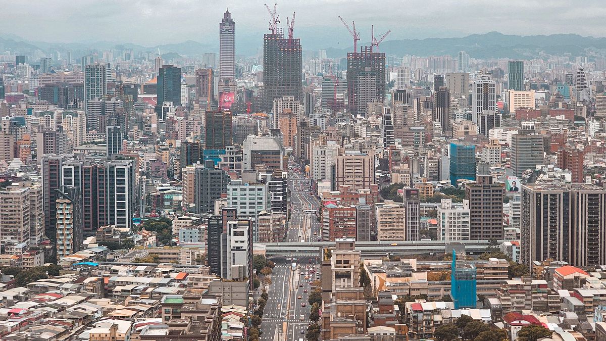 簡錫堦觀點:「中產階級」淪為「新貧階級」的警訊