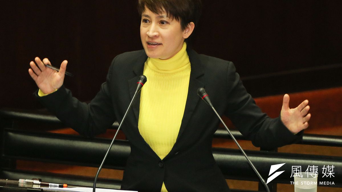 民進黨徵召現任不分區立委蕭美琴投入花蓮立委選舉,面對網友冷嘲熱諷,蕭美琴表示「要當史上最強的砲灰。」(余志偉攝) 民進黨徵召現任不分區立委蕭美琴投入花蓮立委選舉,面對網友冷嘲熱諷,蕭美琴表示「要當史上最強的砲灰。」(余志偉攝)