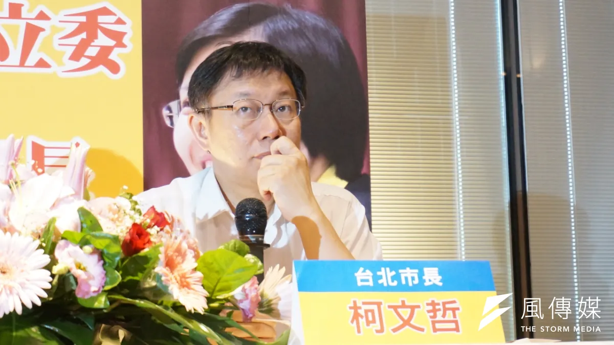 台北市長柯文哲16日回新竹老家,與民國黨主席、現任立委徐欣瑩同台(王彥喬攝)