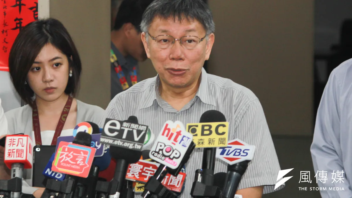 台北市長柯文哲2日上午在市府接受媒體訪問,談及香港示威者遭港警開槍議題。(方炳超攝)