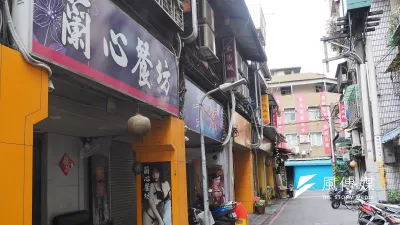 國民黨籍台北市議員王鴻薇指出,政府的防疫疏漏,造成萬華人來承擔,還要被新聞節目在電視上嘲笑。圖為疫情下的萬華街頭。(資料照,柯承惠攝)