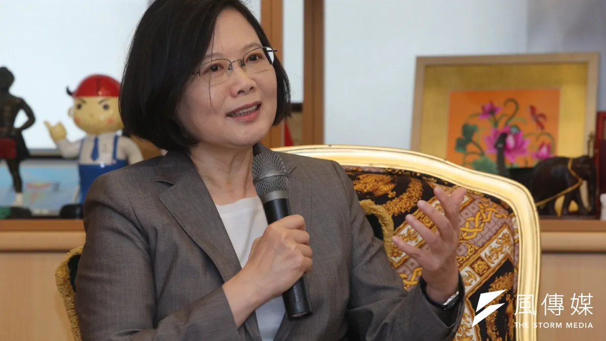 民進黨總統參選人蔡英文13日表示,關於房地合一稅,民進黨希望在保障自住者負擔不增加的原則之下,儘速建立一個合理且可行的制度,行政院草案提出之後,民進黨也會提出相應的主張。圖為蔡英文12日拜會中小企業總會。(資料照片,楊子磊攝)