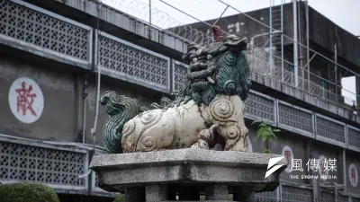 景美人權文化園區,警備總部景美看守所仁愛樓,獬豸為憲兵的精神象徵。(顏麟宇攝)