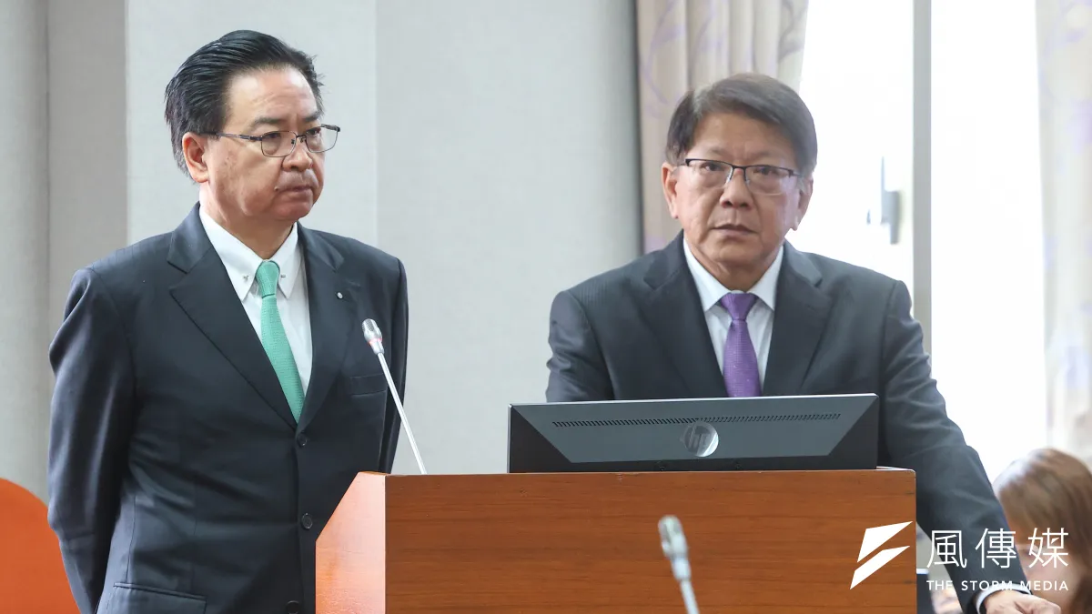 共諜深人民進黨執政團隊的府院黨。圖為總統府秘書長潘孟安(右)、國安會秘書長吳釗燮(左)立法院備詢。(顏麟宇攝)