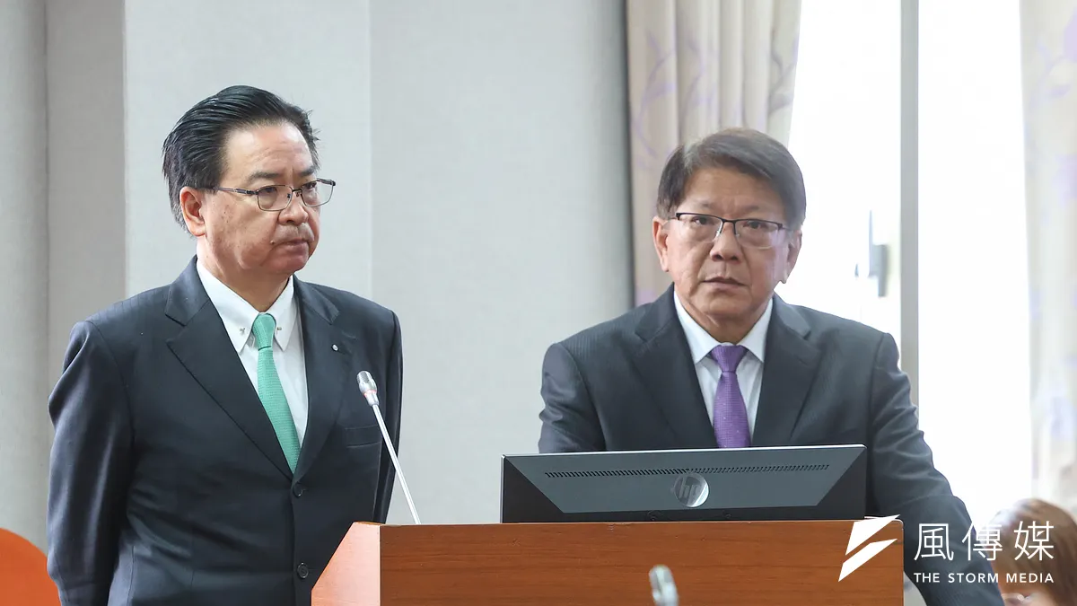 共諜深人民進黨執政團隊的府院黨。圖為總統府秘書長潘孟安(右)、國安會秘書長吳釗燮(左)立法院備詢。(顏麟宇攝) 共諜深人民進黨執政團隊的府院黨。圖為總統府秘書長潘孟安(右)、國安會秘書長吳釗燮(左)立法院備詢。(顏麟宇攝)