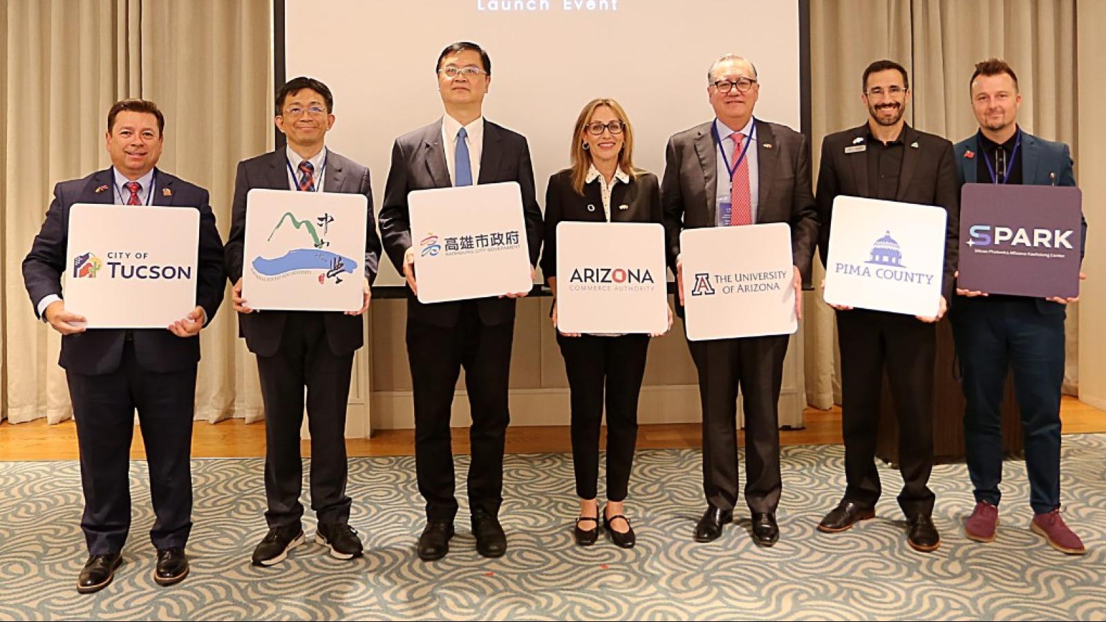 台美逾20家科技大廠力挺!中山大學攜手亞利桑那大學成立跨國矽光子中心 搶攻AI光互連新戰場