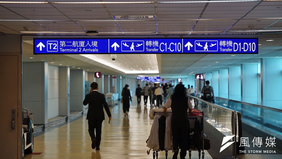 雇用徵信社跟拍在台香港社運人士的李彬豪,今(25)日遭移民署強制出境。示意圖,圖為桃園國際機場一景。(資料照,盧逸峰攝) 雇用徵信社跟拍在台香港社運人士的李彬豪,今(25)日遭移民署強制出境。示意圖,圖為桃園國際機場一景。(資料照,盧逸峰攝)