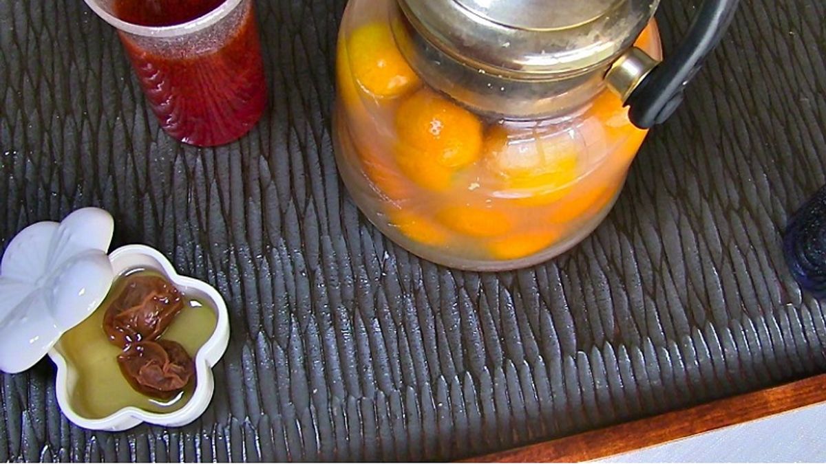 寒梅奇酸的桔子茶,有母親的滋味。(洪金珠攝) 寒梅奇酸的桔子茶,有母親的滋味。(洪金珠攝)