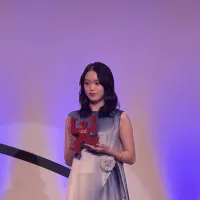 高石あかりが第63回ギャラクシー賞贈賞式に出席し、特別賞を受賞した主演朝ドラ「ばけばけ」の心を打つ追加シーンの裏話を披露した。(写真/黃信維撮影) 高石あかりが第63回ギャラクシー賞贈賞式に出席し、特別賞を受賞した主演朝ドラ「ばけばけ」の心を打つ追加シーンの裏話を披露した。(写真/黃信維撮影)