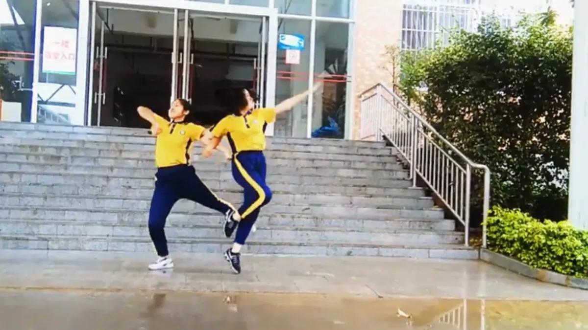 〈浙江溫州江南皮革廠倒閉了〉紅遍網路內外,深入人心,蓋過了無數專業音樂人的風頭。(取自網路)