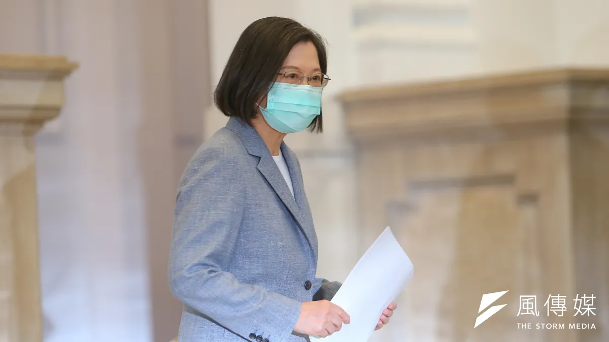 作者強調,追查總統蔡英文的論文真假無關政治立場,而是若由一個國家的總統為詐欺犯,那絕對不會是個健全的民主法治的國家。(資料照,顏麟宇攝)