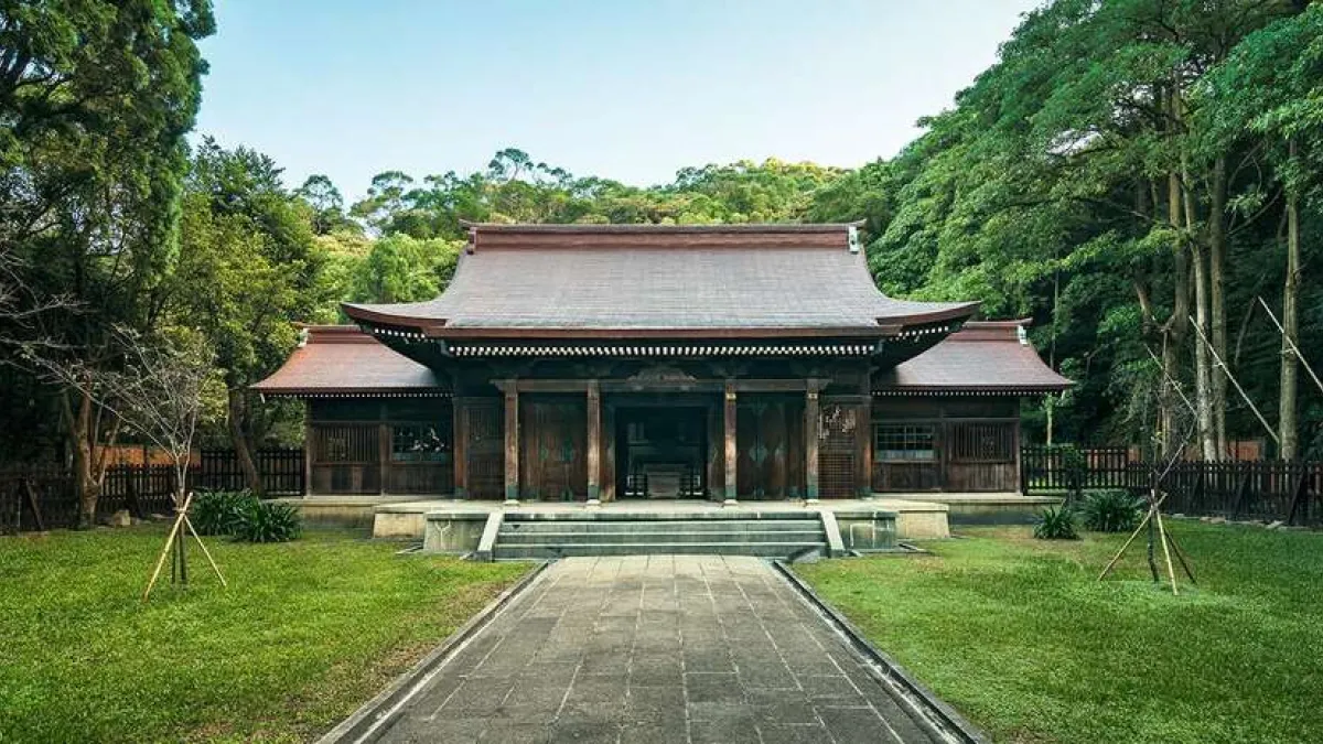桃園市忠烈祠暨神社文化園區去年迎日本神祇「天照大神」供奉,因有民眾質疑違背忠烈祠精神,市府表示活動結束後會撤除。(資料照,取自桃園觀光導覽網)
