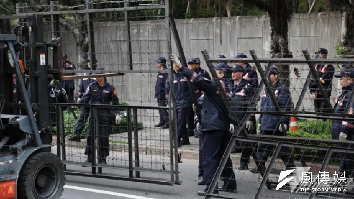 擔心民眾衝進總統府,總統府及官邸21日加強警戒。(余志偉攝)
