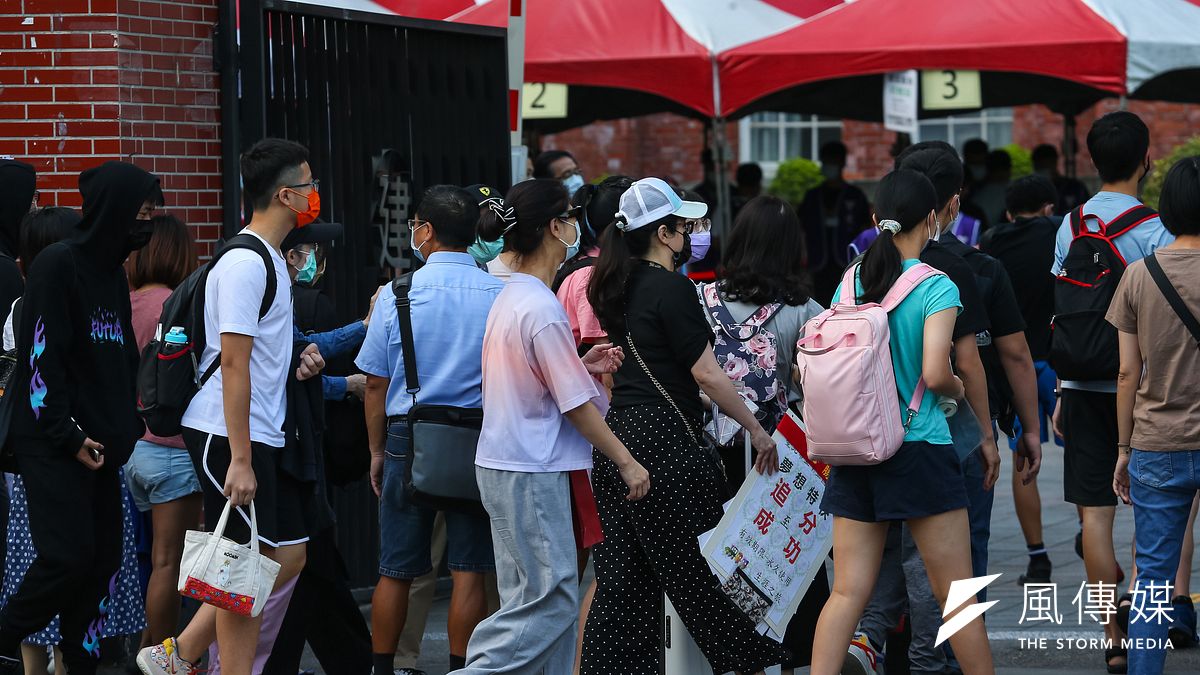台北市某國中便服日,卻有女學生下半身穿太短被主任狠酸。(示意圖/顏麟宇攝) 台北市某國中便服日,卻有女學生下半身穿太短被主任狠酸。(示意圖/顏麟宇攝)