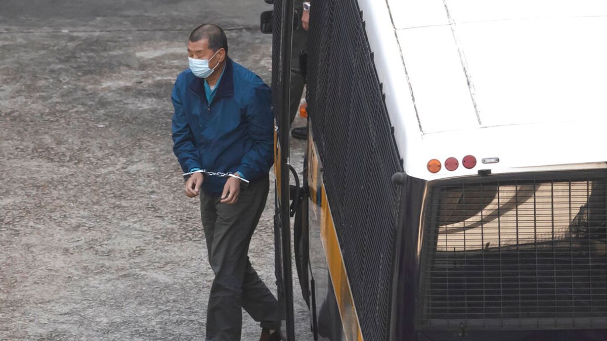 壹傳媒創辦人黎智英(中)日前遭港警加控「勾結外國勢力危害國安」,恐被送中審判。(美聯社) 壹傳媒創辦人黎智英(中)日前遭港警加控「勾結外國勢力危害國安」,恐被送中審判。(美聯社)