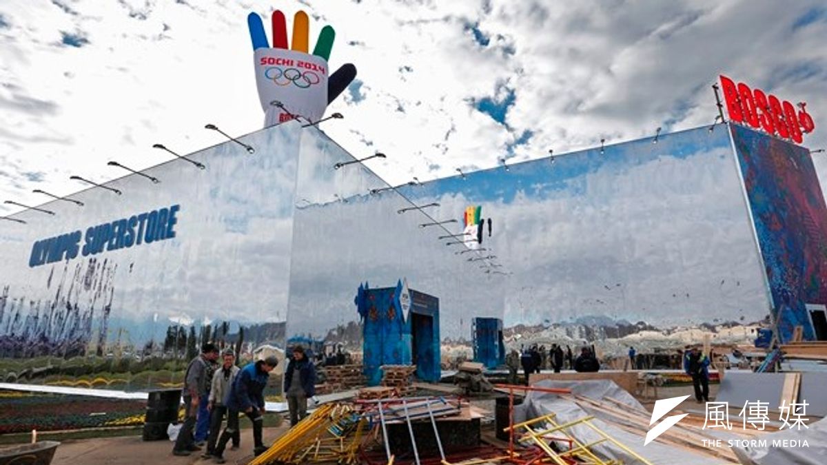 2014年2月,工人仍在加緊趕工俄國索契冬奧的建造工程(美聯社) 2014年2月,工人仍在加緊趕工俄國索契冬奧的建造工程(美聯社)