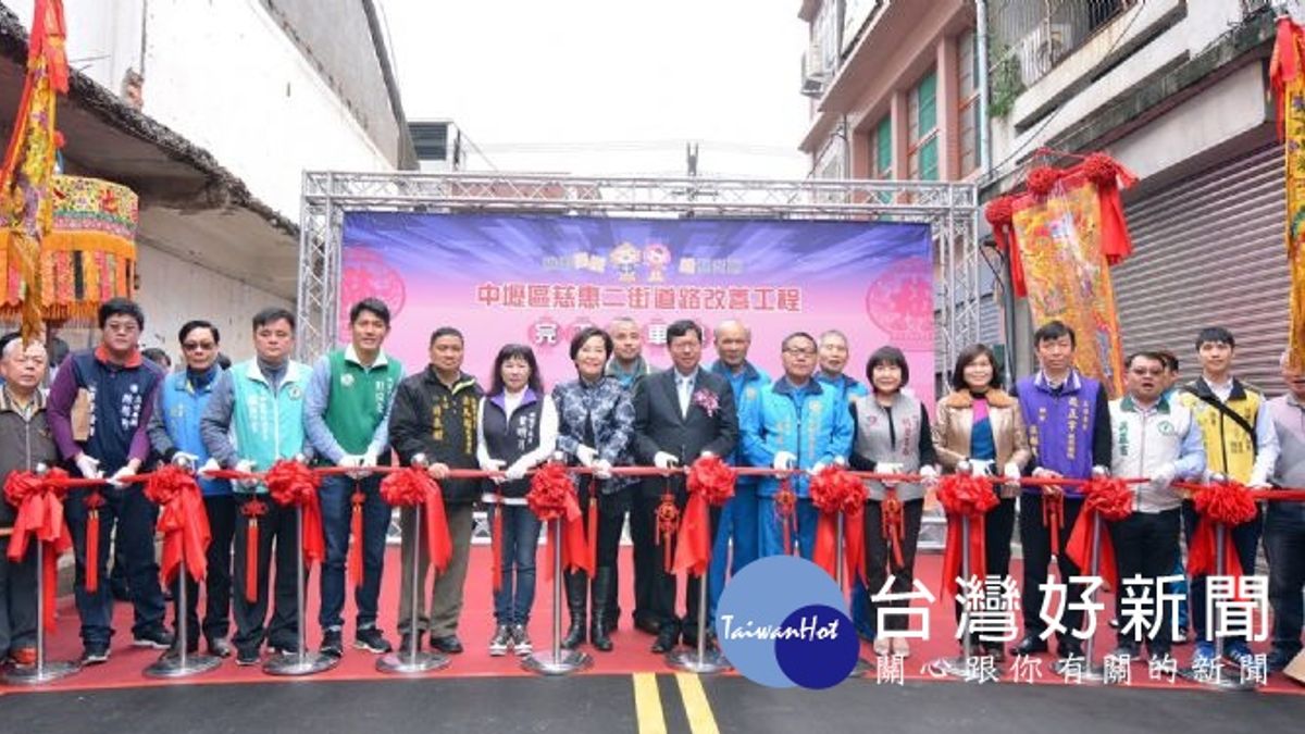 中壢慈惠二街提前「開瓶」 市民往來更方便 中壢慈惠二街提前「開瓶」 市民往來更方便