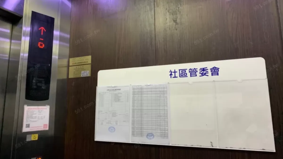 觀察公布欄張貼的管理費有沒有長期積欠的問題,以免日後經費短缺。(圖/591提供)
